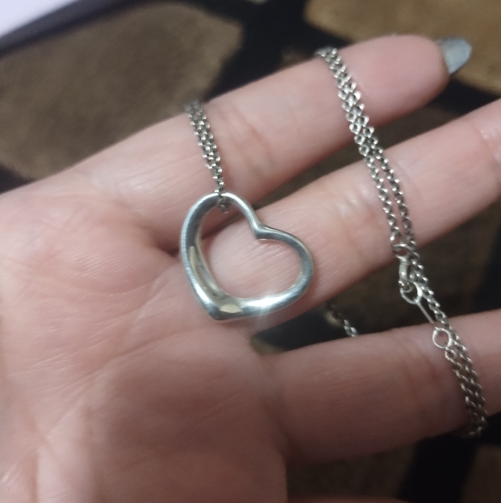 Tiffany & Co. Silver Heart Necklace with pouch and box - Picture 8 of 9